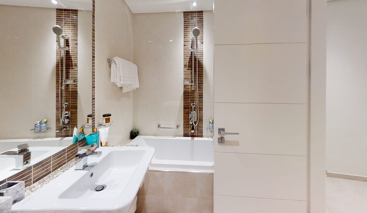 Harbour-Heights-Super-Penthouse-Bathroom